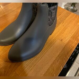 Cougar rain boots